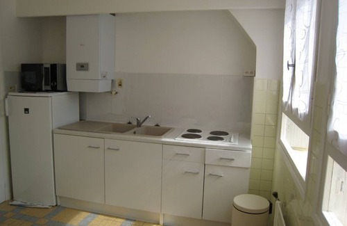 Amelie-les-Bains-Palalda Apartment | Charming F2 Apartment with Terrace, Parking, and Pet-Friendly in Amélie-les-Bains