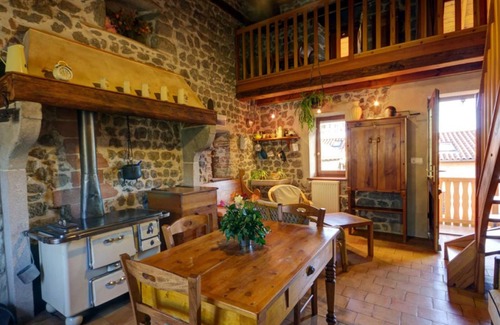 Essertines-en-Chatelneuf Cottage | Charming Cottage with Terrace near Montbrison – Pet Friendly, Free Wi-Fi & Parking