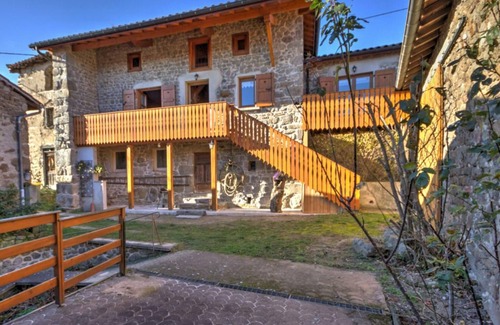 Essertines-en-Chatelneuf Cottage | Charming Cottage with Terrace near Montbrison – Pet Friendly, Free Wi-Fi & Parking