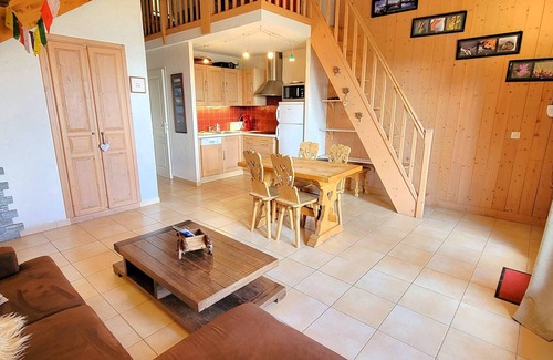 Saint-Michel-de-Chaillol Apartment | Charming Duplex Apartment for 5 with South-Facing Balcony, Fireplace, & Free WiFi in Chaillol