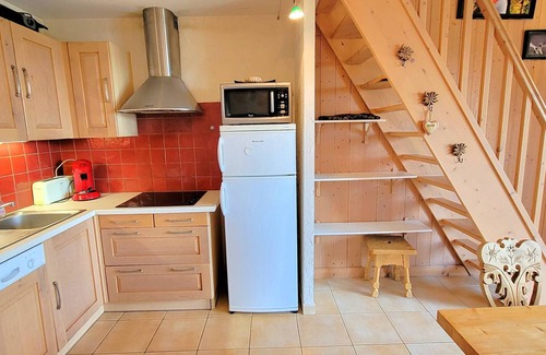 Saint-Michel-de-Chaillol Apartment | Charming Duplex Apartment for 5 with South-Facing Balcony, Fireplace, & Free WiFi in Chaillol
