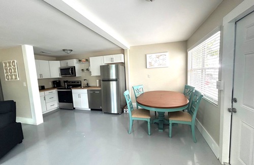 Redington Shores Cottage | Charming 1 /1 bath 100 feet to Beach Cable, WiFi AC, Utilities Redington Shores