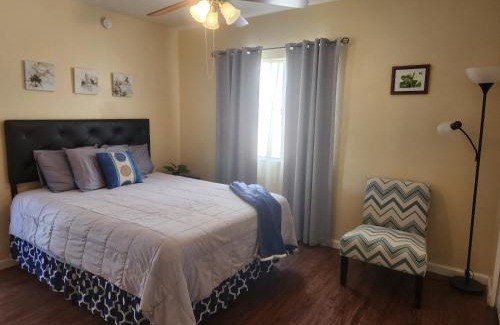 Keeling Apartment | Charming 1-bed apt, cook-ready kitchen, laundry, 5-8 mins to U of A and Downtown