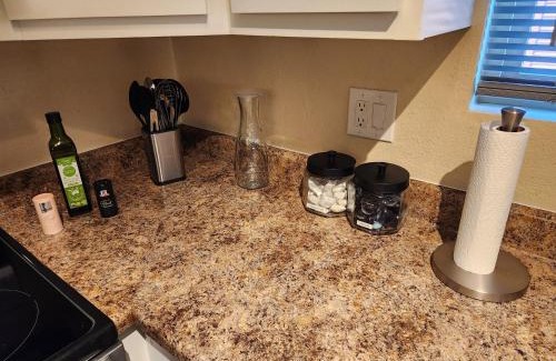 Keeling Apartment | Charming 1-bed apt, cook-ready kitchen, laundry, 5-8 mins to U of A and Downtown