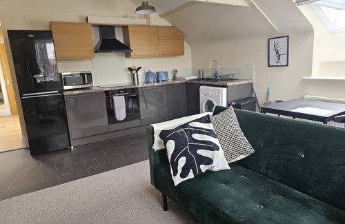 Caerleon Apartment | Charming 1-bed Loft in Caerleon