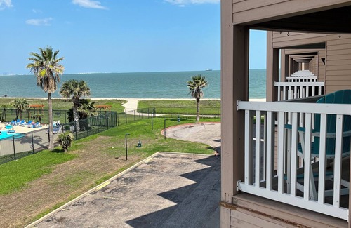 North Beach Condo | Charming 1-bedroom condo in delightful Corpus Christi with AC