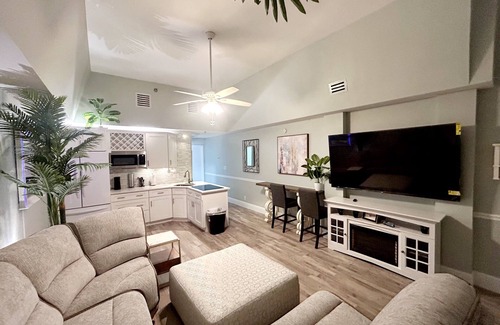 Daytona Beach Condo | Charming 1-bedroom condo in fabulous Daytona Beach with WiFi, fitness room