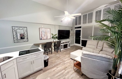 Daytona Beach Condo | Charming 1-bedroom condo in fabulous Daytona Beach with WiFi, fitness room
