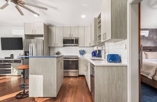 Carbondale Apartment | Charming 1-bedroom apartment in central Carbondale