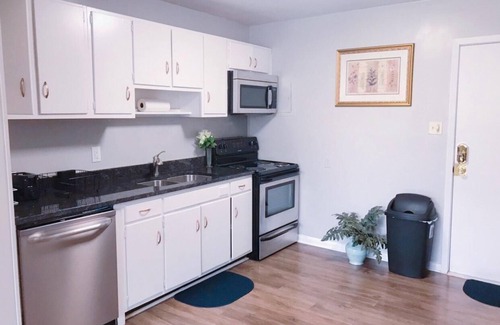 Greensboro Apartment | Charming 1-bedroom apartment with AC, fitness room in Midtown Greensboro