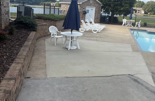 Huntsville Apartment | Charming 1-bedroom apartment in terrific Huntsville with fitness room, AC, pool
