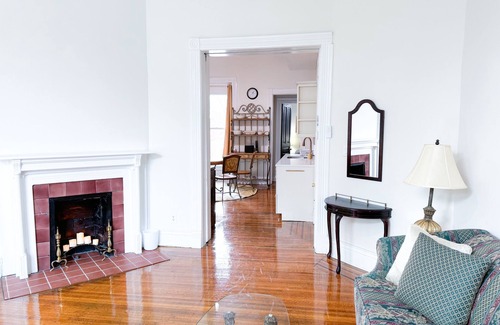 Old Louisville Apartment | Charming 1-bedroom apartment in Vibrant Old Louisville WiFi Washer/Dryer