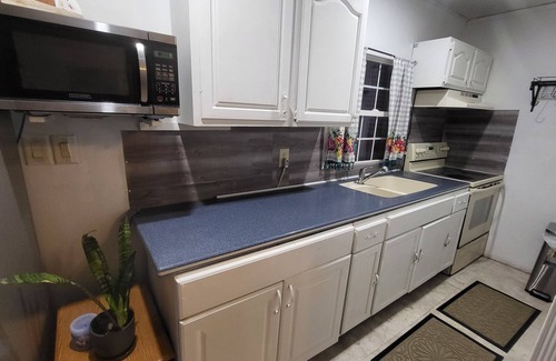 New Castle Apartment | Charming 1-bedroom apartment ,living room, Kitchen, Dining, Bathroom, Patio etc