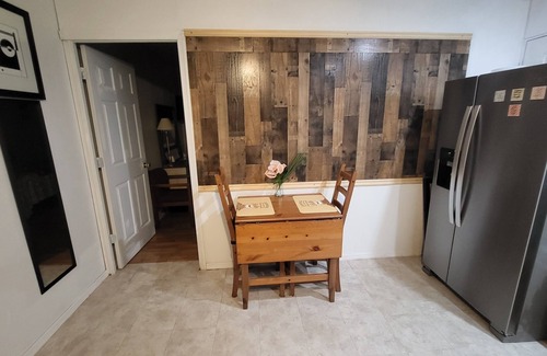 New Castle Apartment | Charming 1-bedroom apartment ,living room, Kitchen, Dining, Bathroom, Patio etc