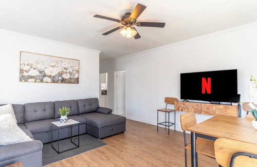 Santa Ana Heights Apartment | Charming 1-bedroom apartment with WiFi, AC in fabulous Seal Beach
