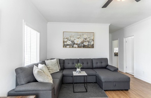 Santa Ana Heights Apartment | Charming 1-bedroom apartment with WiFi, AC in fabulous Seal Beach