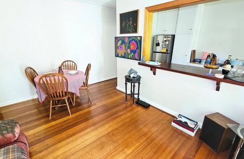 St Kilda West Apartment | Charming 1-bedroom apartment in enchanting St Kilda with AC, WiFi
