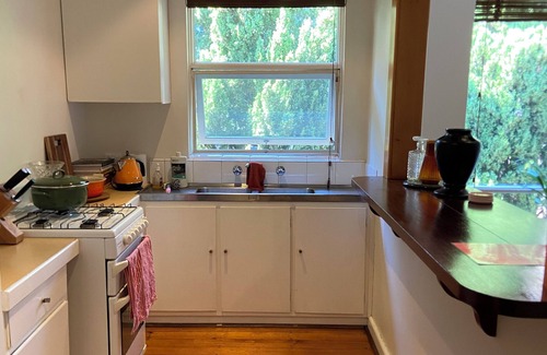St Kilda West Apartment | Charming 1-bedroom apartment in enchanting St Kilda with AC, WiFi