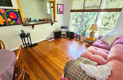 St Kilda West Apartment | Charming 1-bedroom apartment in enchanting St Kilda with AC, WiFi