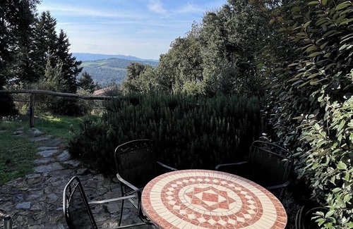 Gambassi Terme Apartment | Charming 1-bedroom apartment in brilliant Gambassi with WiFi