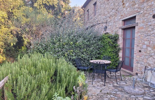 Gambassi Terme Apartment | Charming 1-bedroom apartment in brilliant Gambassi with WiFi