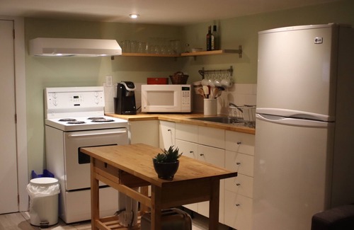 Christie Pits Apartment | Charming 1-bedroom apartment in downtown Toronto neighbourhood with WiFi, AC