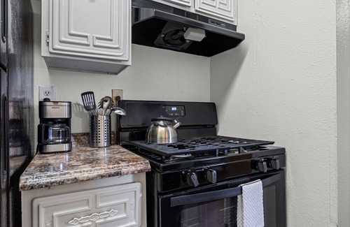 Brentwood Apartment | Charming 1-bedroom apartment in fabulous Austin - The Red Room