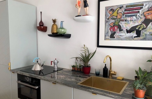 Combat Apartment | Charming 1-Bedroom Apartment for Short-Term Rent in Paris 11th