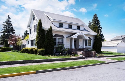 Old Bend Apartment | Charming 1 Bedroom Apartment in Historic Old Bend