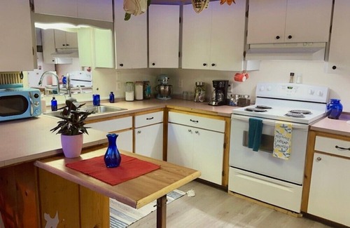Anaconda House | Charming 1 Bedroom Bungalow in Quaint Anaconda - Your Perfect Getaway Awaits!