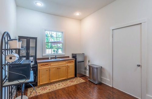 Natchez Cottage | Charming 1-bedroom cottage duplex across from the MS River bluff!