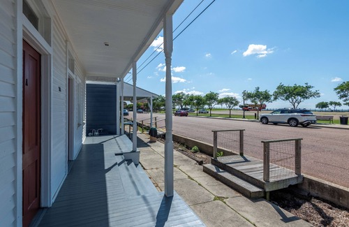Natchez Cottage | Charming 1-bedroom cottage duplex across from the MS River bluff!