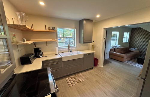 Charleston House | Charming 1-bedroom house in enjoyable Charleston with AC, WiFi