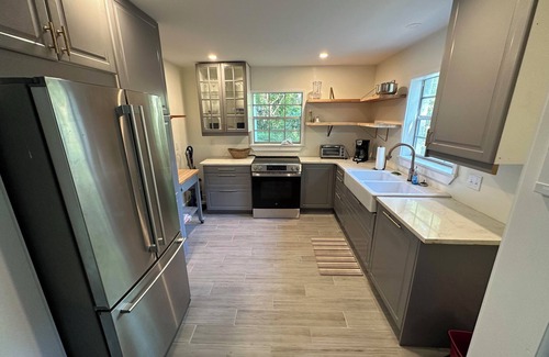Charleston House | Charming 1-bedroom house in enjoyable Charleston with AC, WiFi