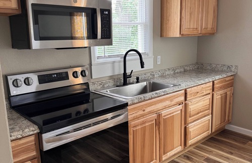 Raymond House | Charming 1-bedroom house in Plentywood with pull out couch and air mattress.