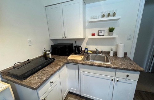 Lakeview House | Charming 1-bedroom home near Lakeview Park & Beach
