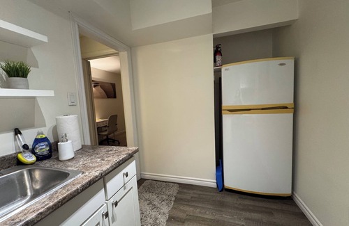 Lakeview House | Charming 1-bedroom home near Lakeview Park & Beach