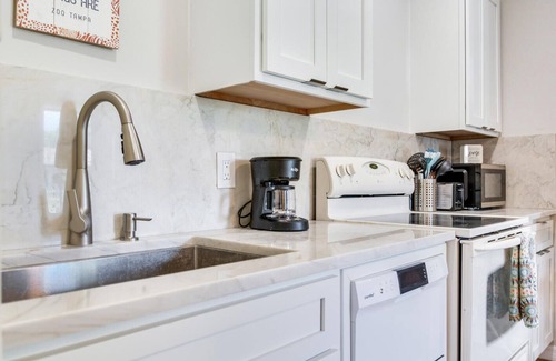 Tampa House | Charming 1-bedroom house in marvelous Tampa with AC