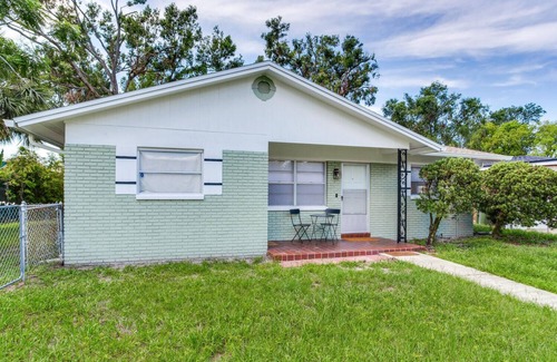 Tampa House | Charming 1-bedroom house in marvelous Tampa with AC