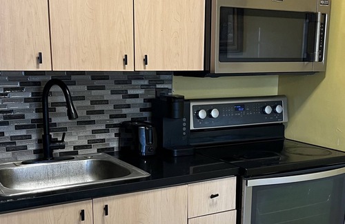 West Little River Villa | Charming 1 bedroom- Minutes away from Beaches, Airports and Fun!