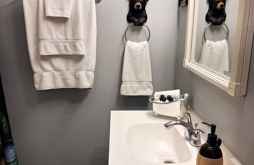 La Follette Resort | Charming 1-bedroom resort in wonderful LaFollette with AC, WiFi