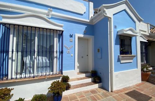 Marbella Apartment | Charming 1 bedroom suite with shared kitchen next to Puerto Banus