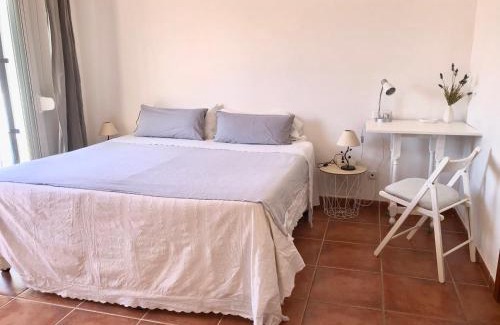 Marbella Apartment | Charming 1 bedroom suite with shared kitchen next to Puerto Banus