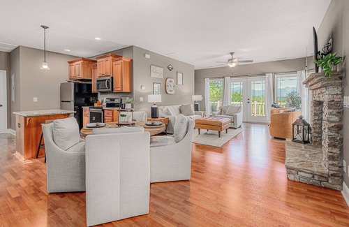 Bryson City House | Charming 1-bedroom house w/mountain view & close to Fontana Lake in Bryson City