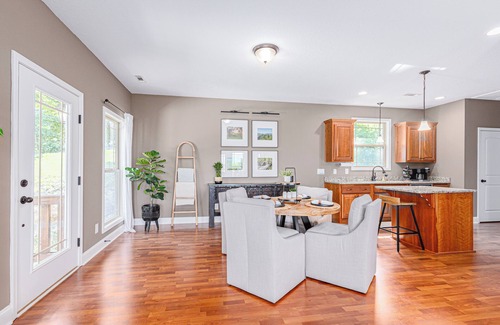 Bryson City House | Charming 1-bedroom house w/mountain view & close to Fontana Lake in Bryson City
