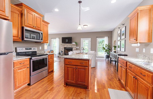 Bryson City House | Charming 1-bedroom house w/mountain view & close to Fontana Lake in Bryson City