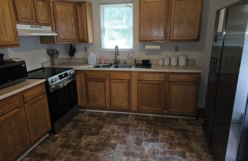 Martinsville House | Charming 1-bedroom house in fabulous Martinsville with AC