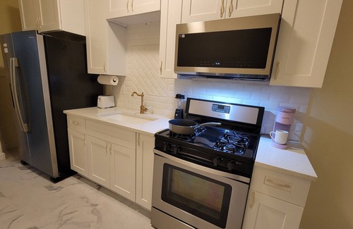 Woodlawn Lake Apartment | Charming 1-bedroom apartment, WiFi, AC, 5 minutes to Downtown San Antonio
