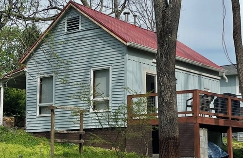 Weaverville Cottage | Charming 1-bedroom Cottage in lovely Weaverville