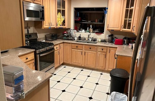 Menlo Park House | Charming 1-bedroom w/large window in a community-style house close to Stanford